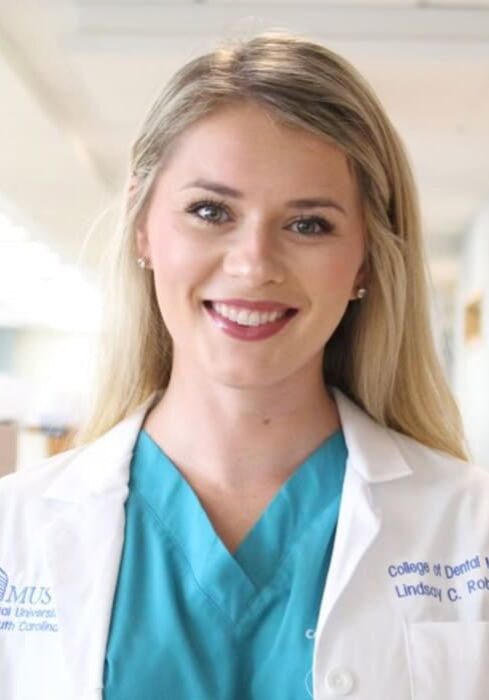 dr. lindsay robertson